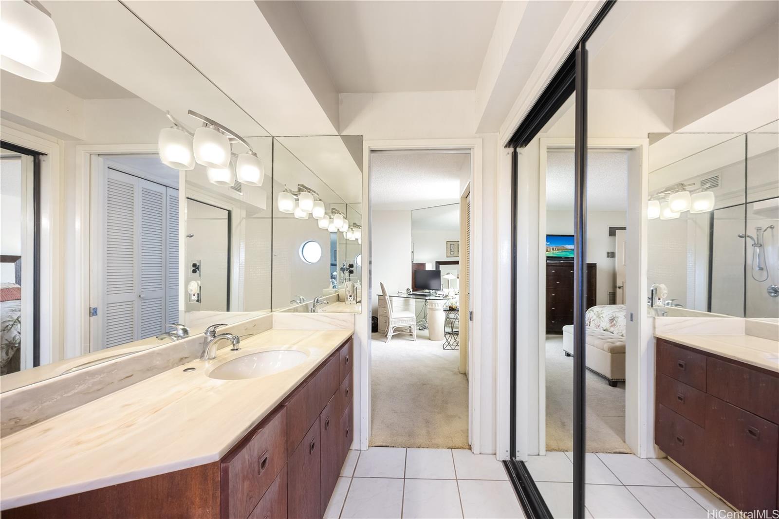 Canterbury Pl condo # 26C, Honolulu, Hawaii - photo 18 of 25