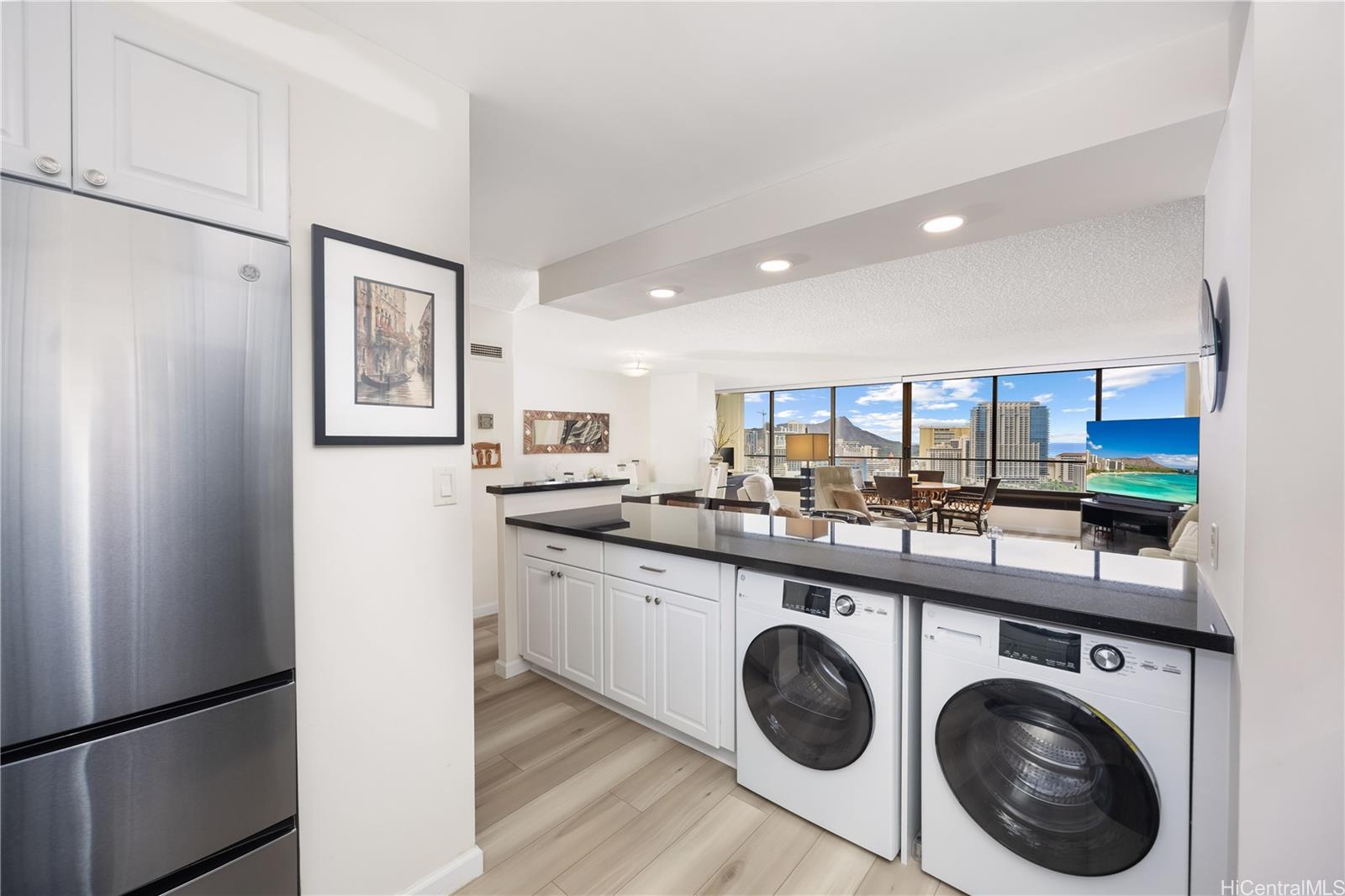 Canterbury Pl condo # 26C, Honolulu, Hawaii - photo 4 of 25