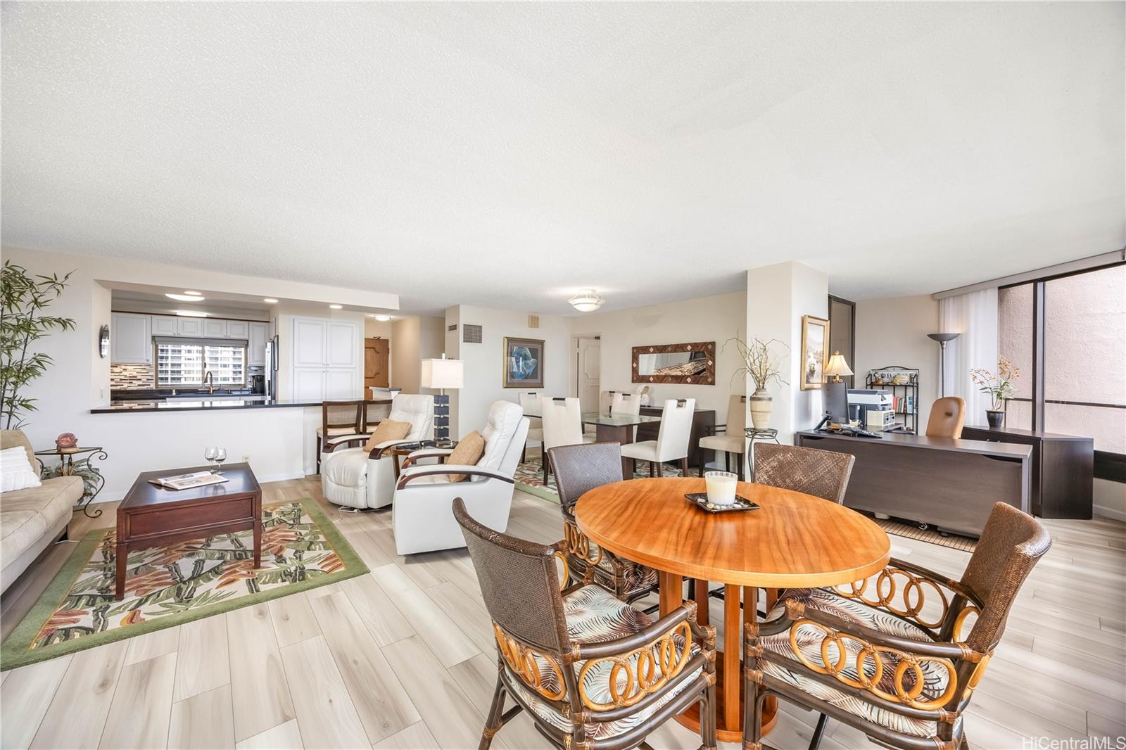 Canterbury Pl condo # 26C, Honolulu, Hawaii - photo 5 of 25