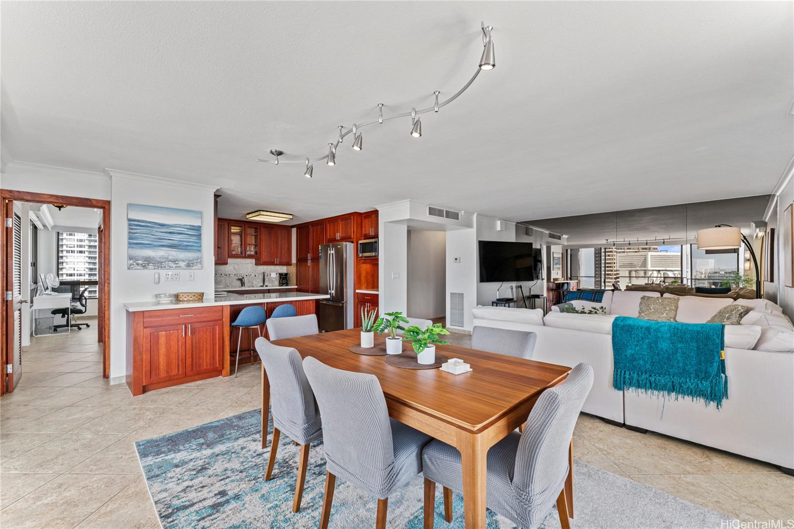 Canterbury Pl condo # 29A, Honolulu, Hawaii - photo 2 of 23