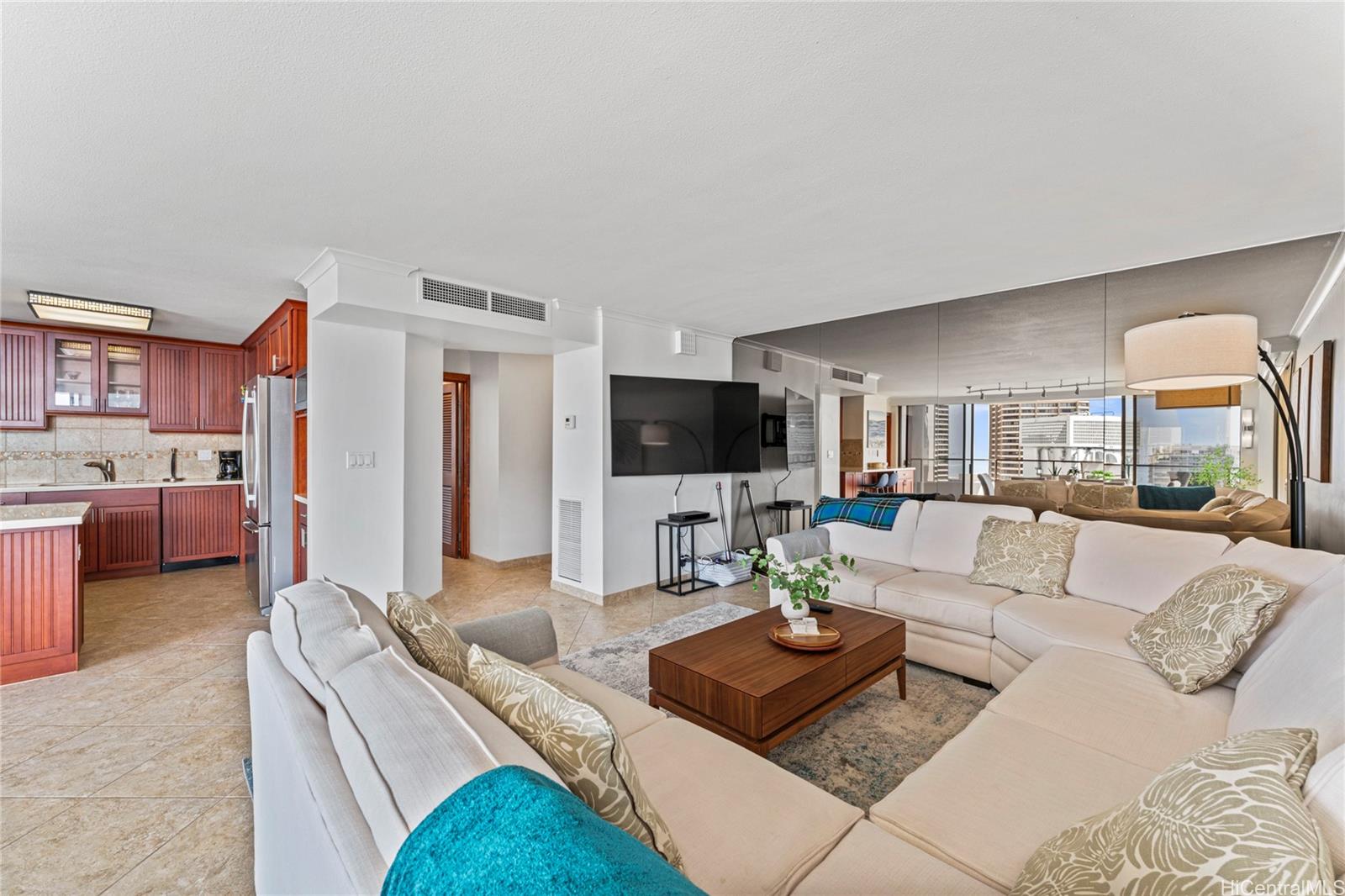 Canterbury Pl condo # 29A, Honolulu, Hawaii - photo 3 of 24