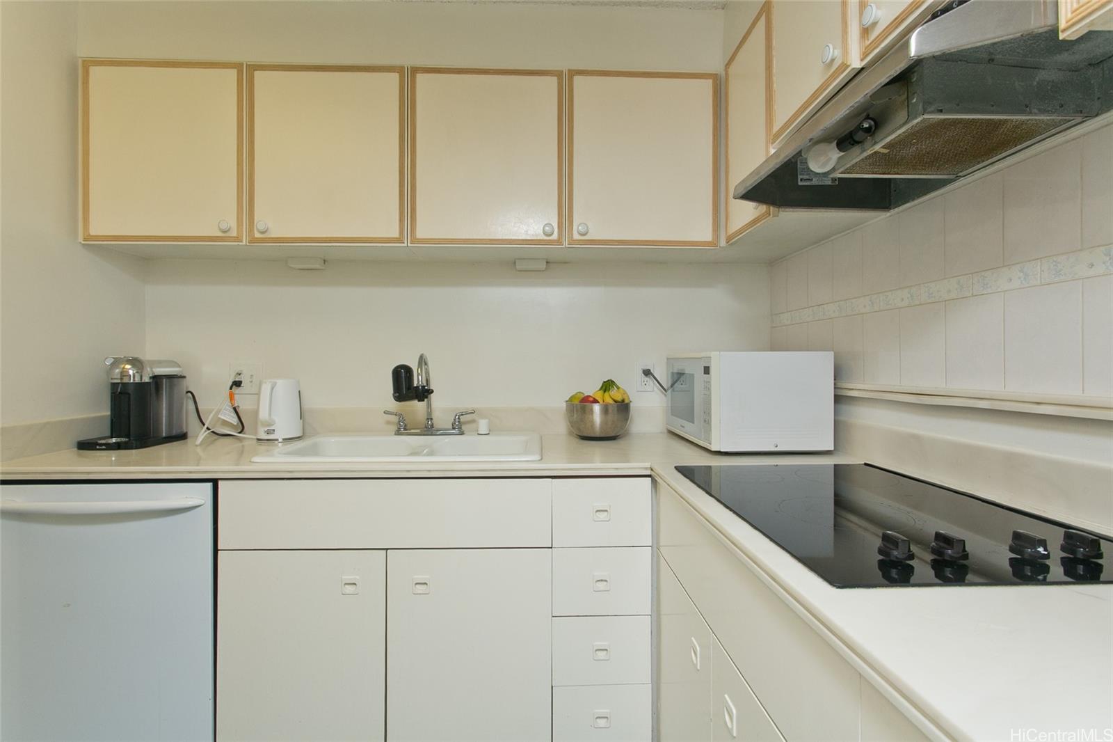 Canterbury Pl condo # 29D, Honolulu, Hawaii - photo 11 of 20