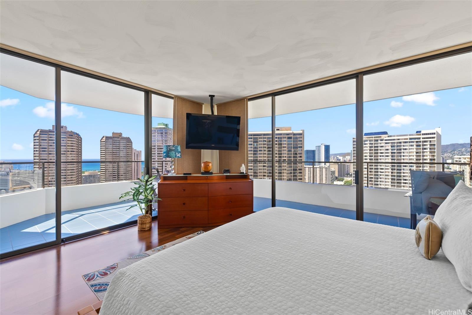 Canterbury Pl condo # 32A, Honolulu, Hawaii - photo 13 of 18