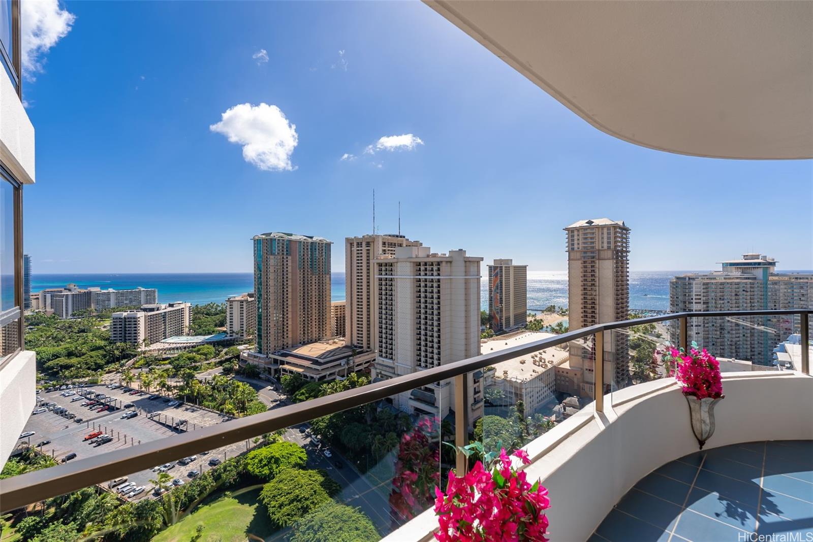 Canterbury Pl condo # 32A, Honolulu, Hawaii - photo 4 of 18