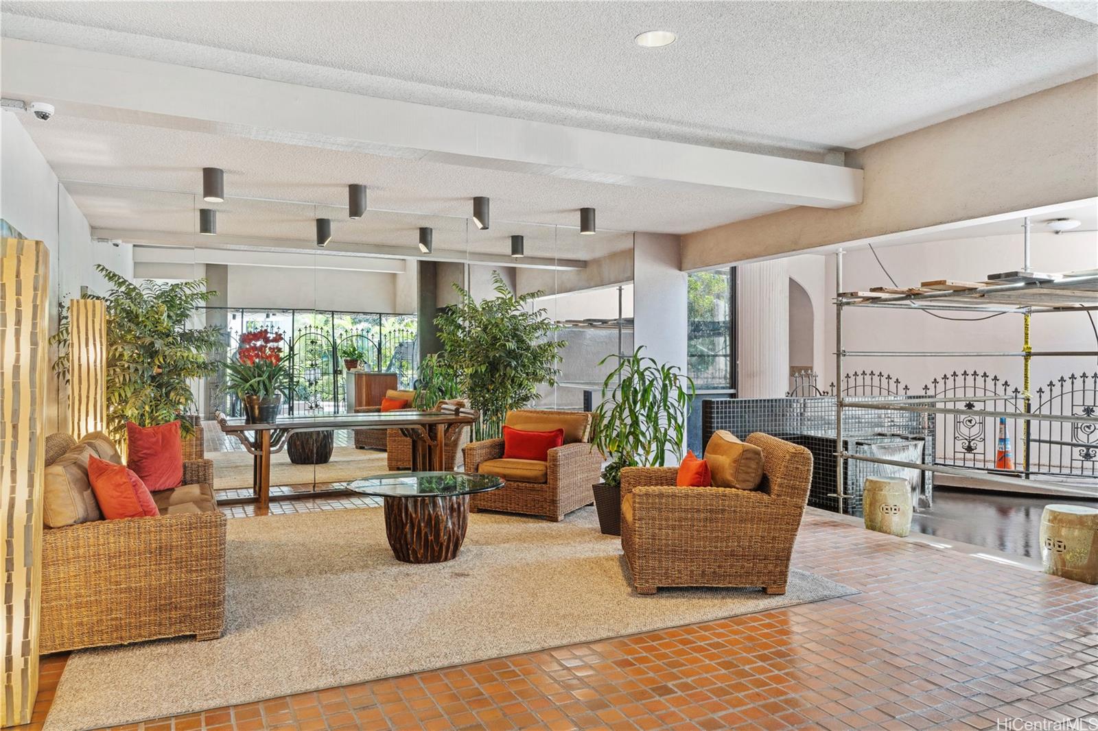 Canterbury Pl condo # 32E, Honolulu, Hawaii - photo 17 of 18