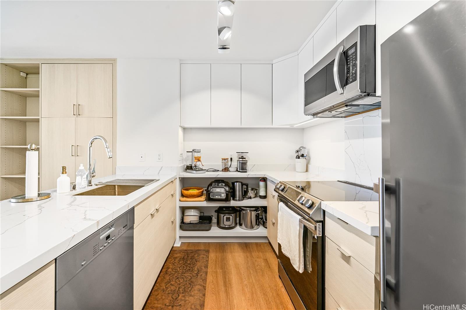 Canterbury Pl condo # 32E, Honolulu, Hawaii - photo 10 of 18