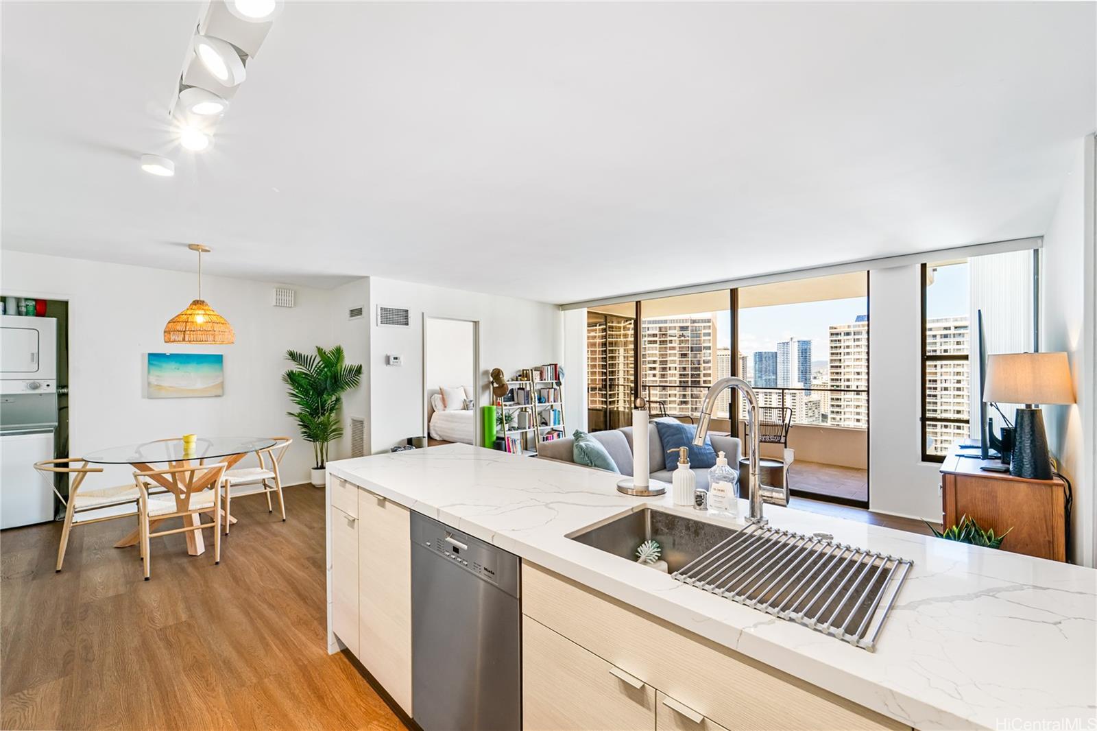 Canterbury Pl condo # 32E, Honolulu, Hawaii - photo 11 of 17