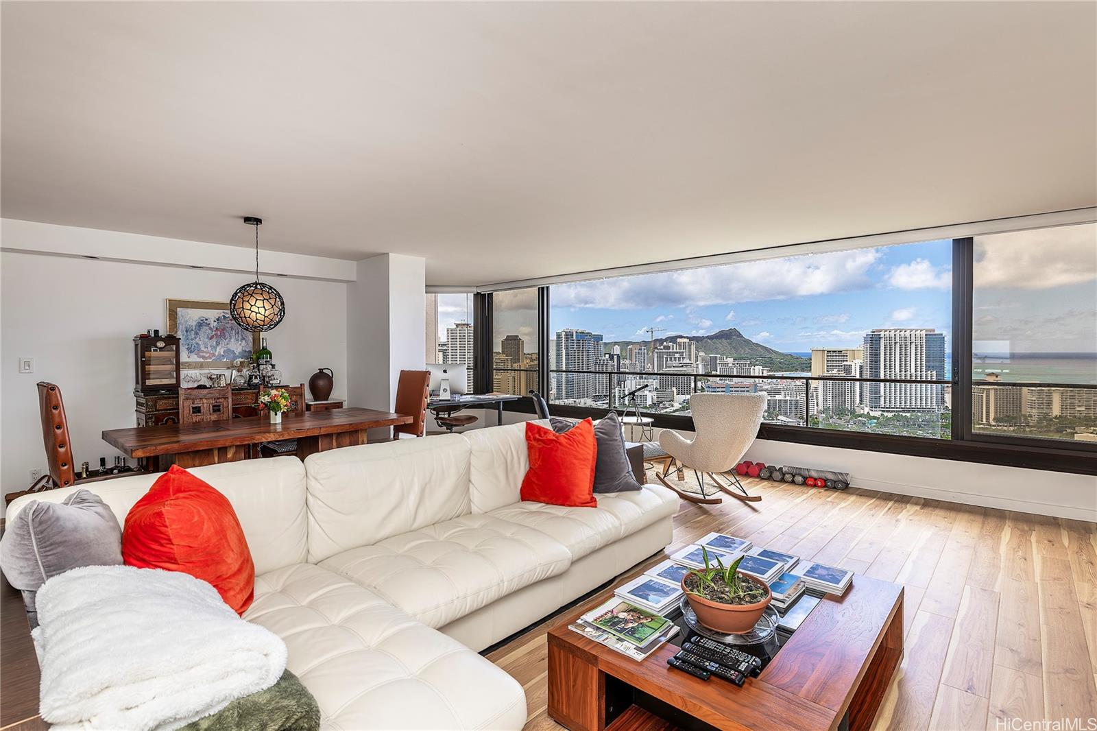 Canterbury Pl condo # 35C, Honolulu, Hawaii - photo 3 of 11