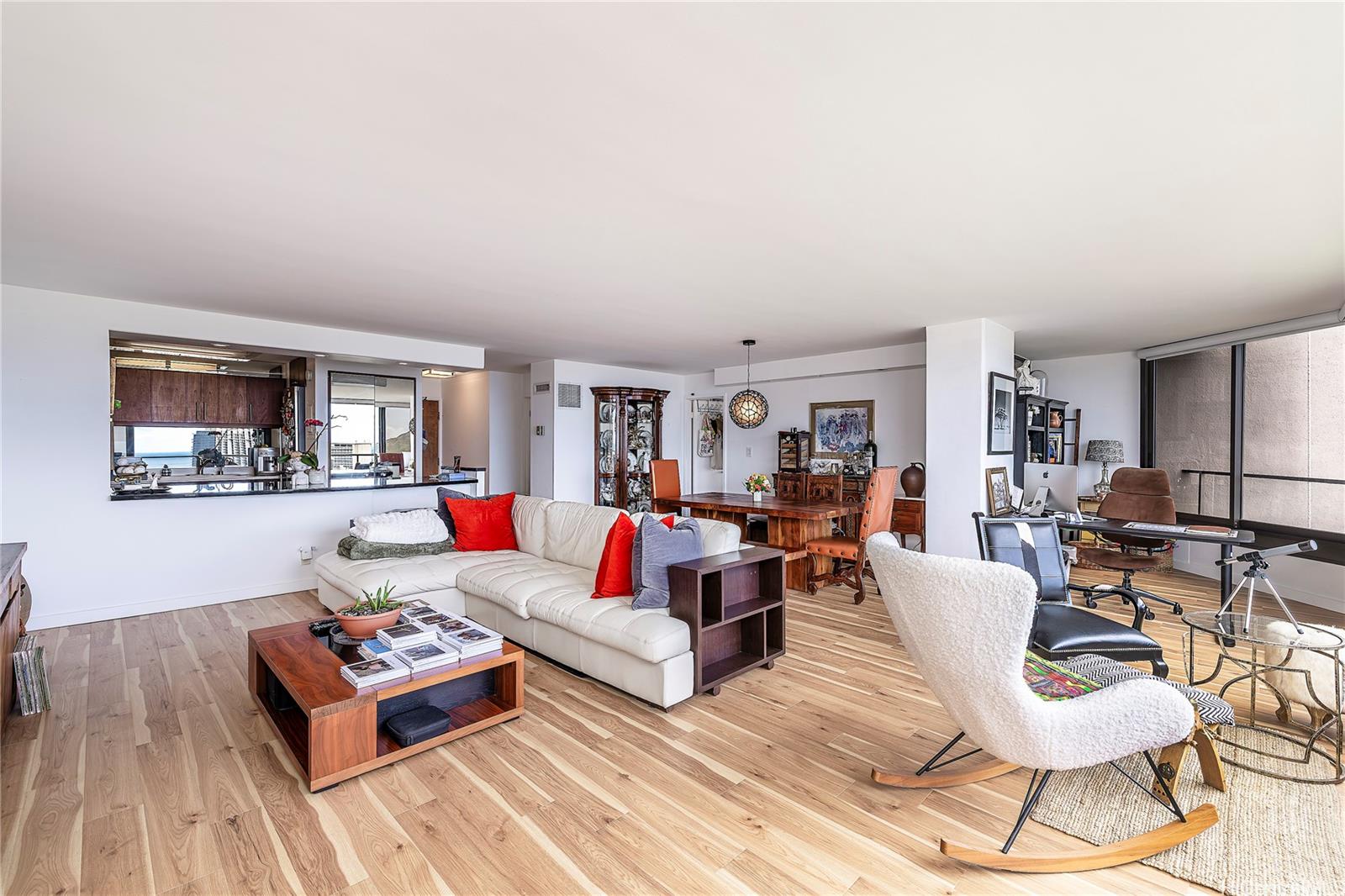 Canterbury Pl condo # 35C, Honolulu, Hawaii - photo 4 of 11