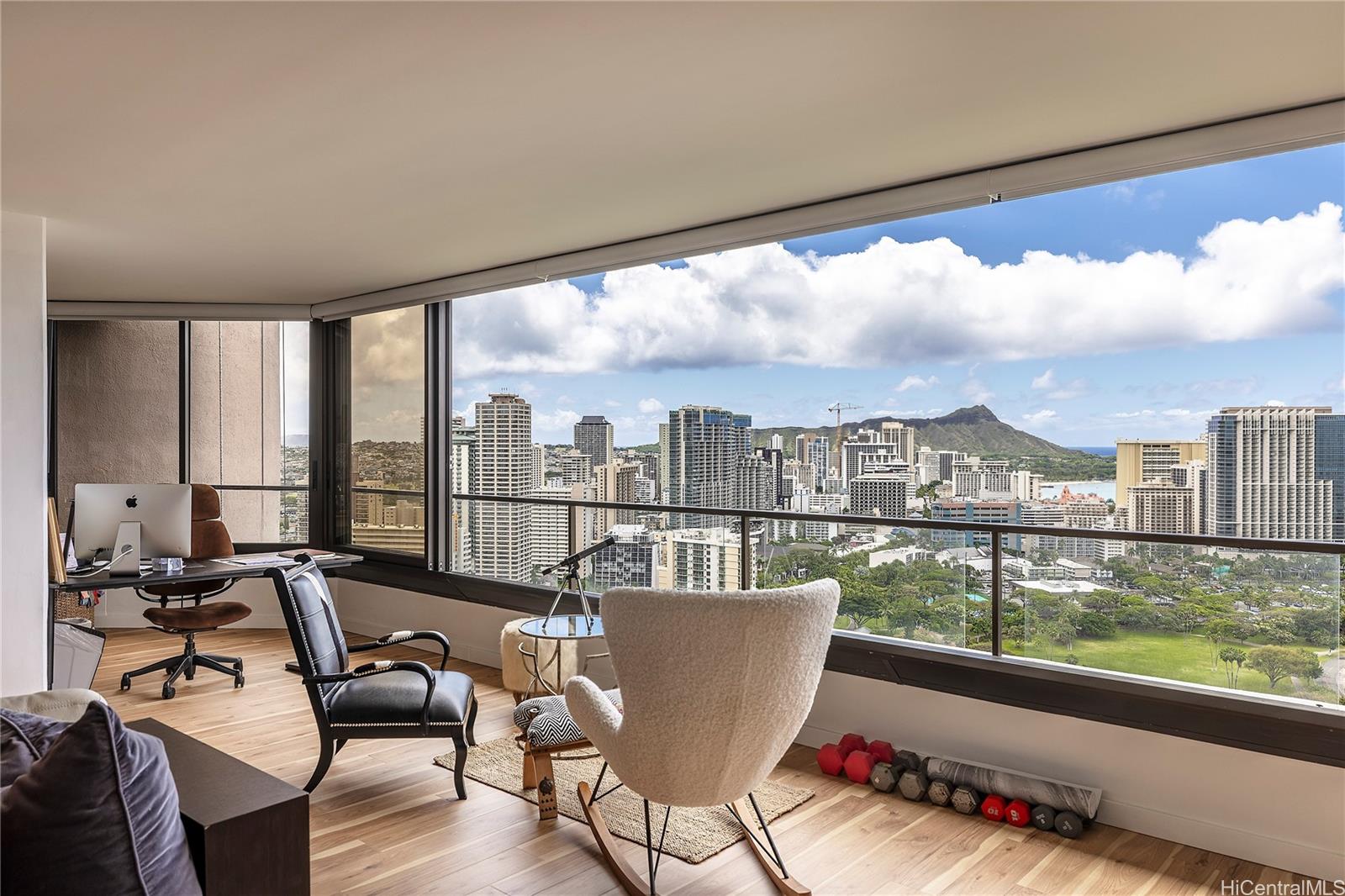 Canterbury Pl condo # 35C, Honolulu, Hawaii - photo 5 of 11