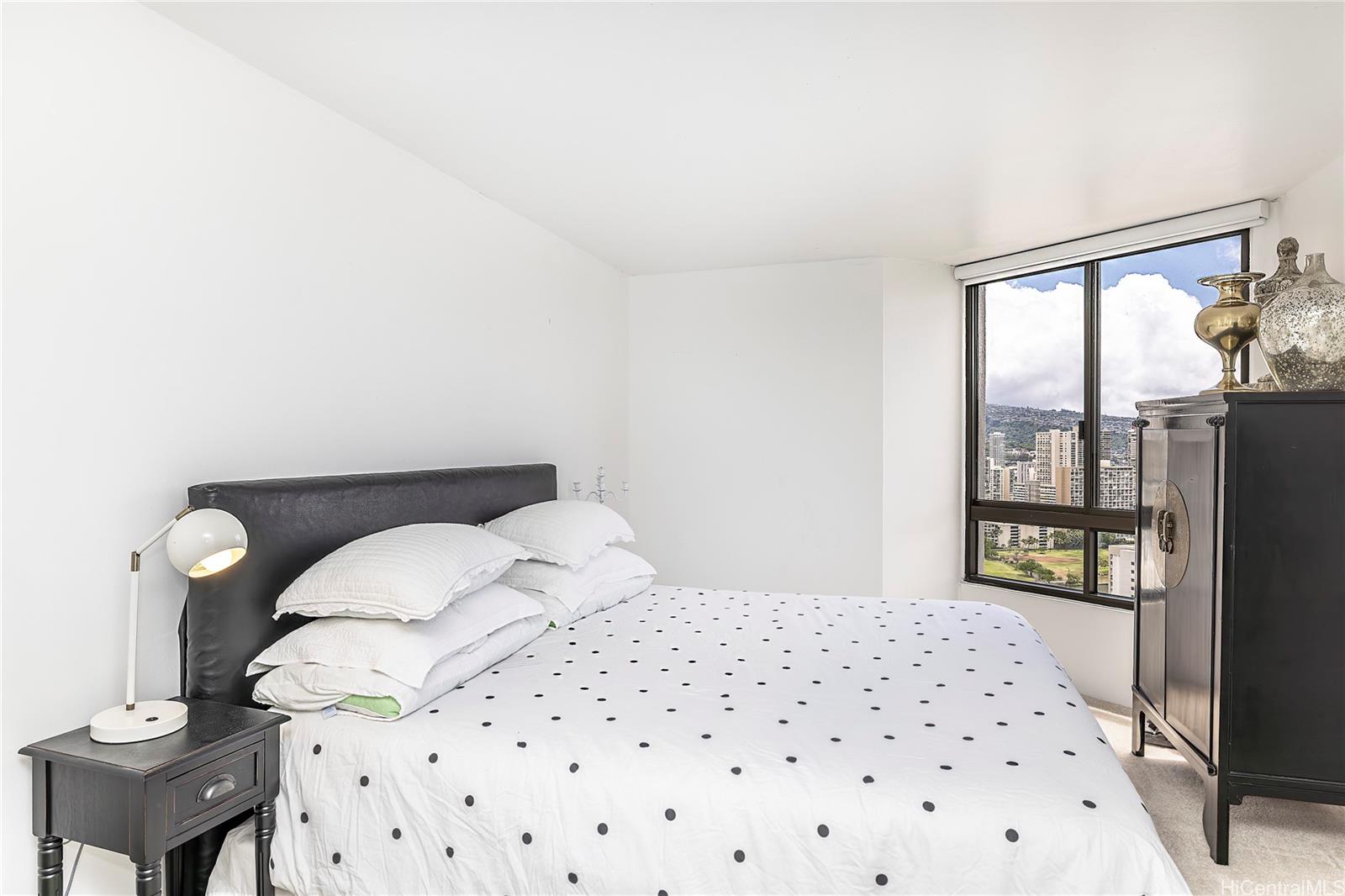 Canterbury Pl condo # 35C, Honolulu, Hawaii - photo 8 of 11