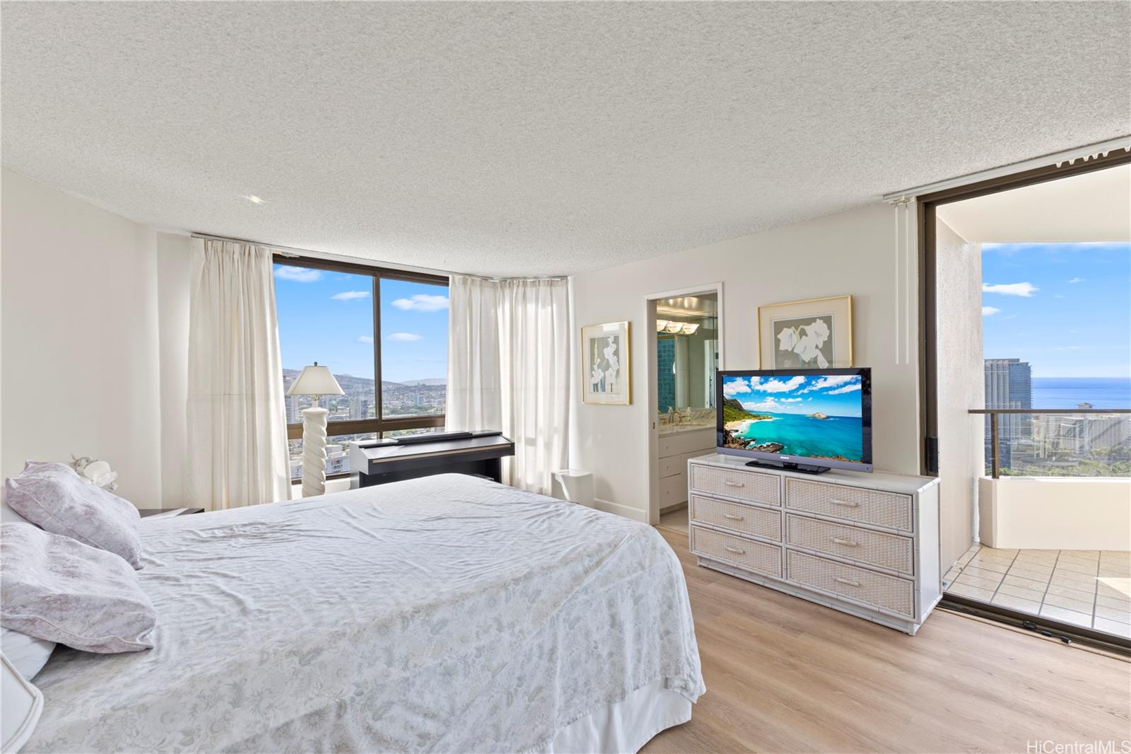 1910 Ala Moana Blvd Honolulu - Rental - photo 12 of 24