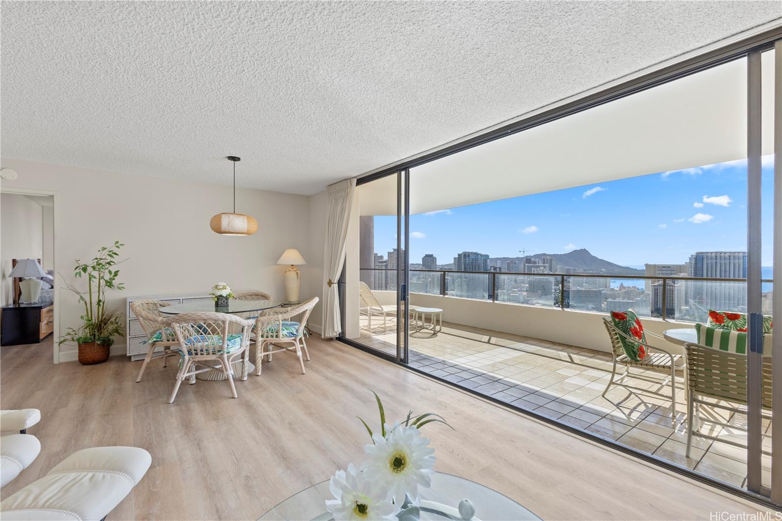 1910 Ala Moana Blvd Honolulu - Rental - photo 7 of 24