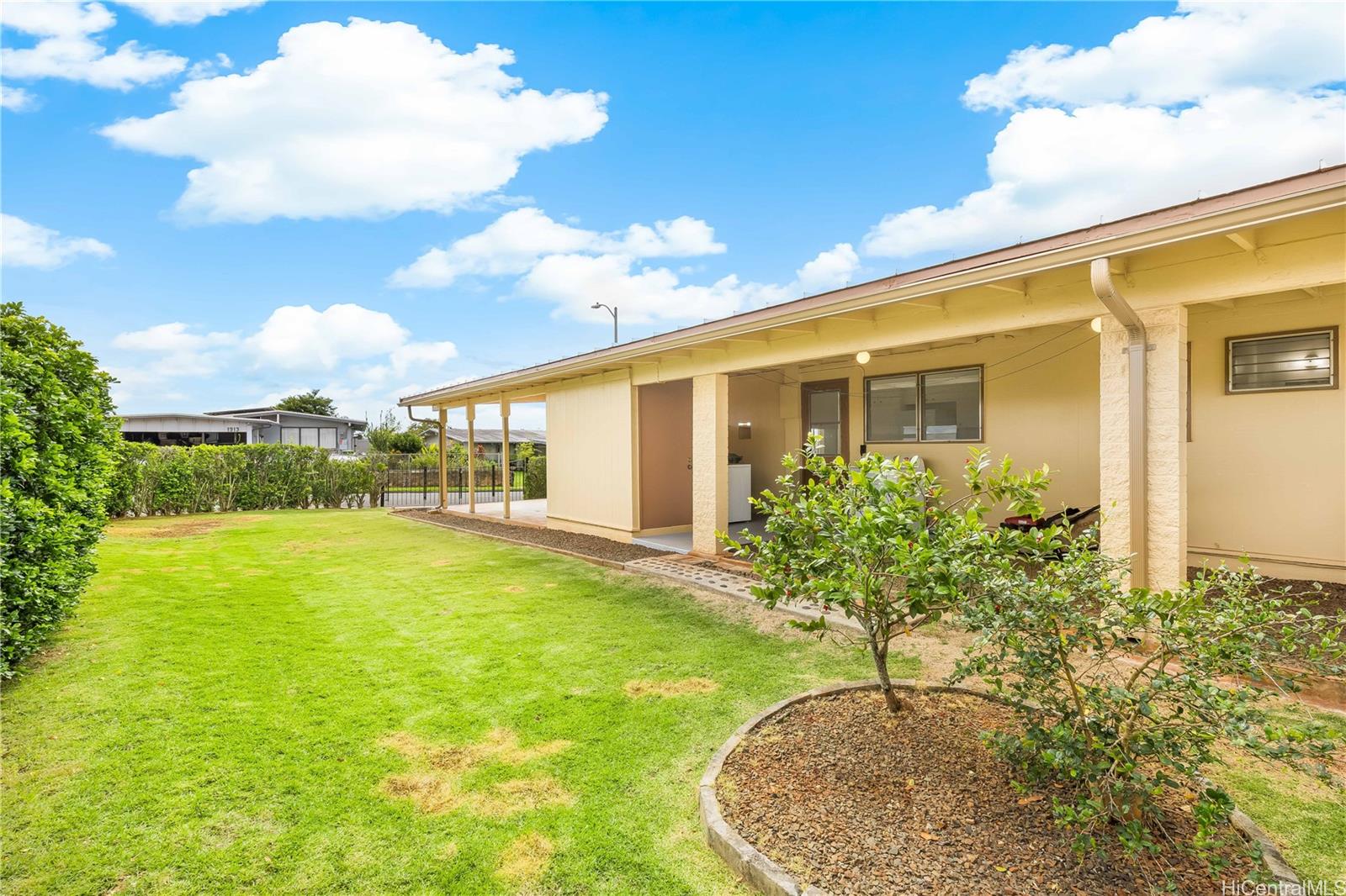 1912  Hoolehua St Pearl City-upper, PearlCity home - photo 4 of 23