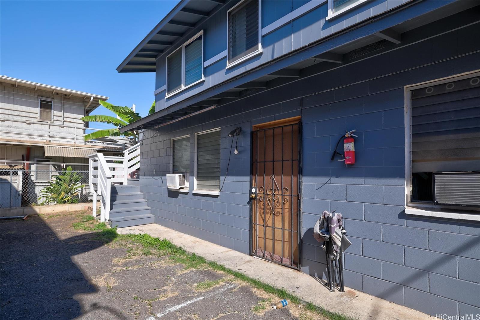 1914 Fern St Honolulu - Multi-family - photo 3 of 16