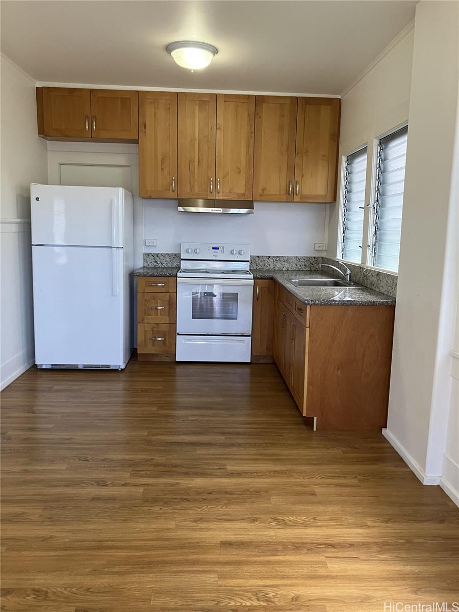 1914 Liliha St Honolulu - Rental - photo 2 of 6