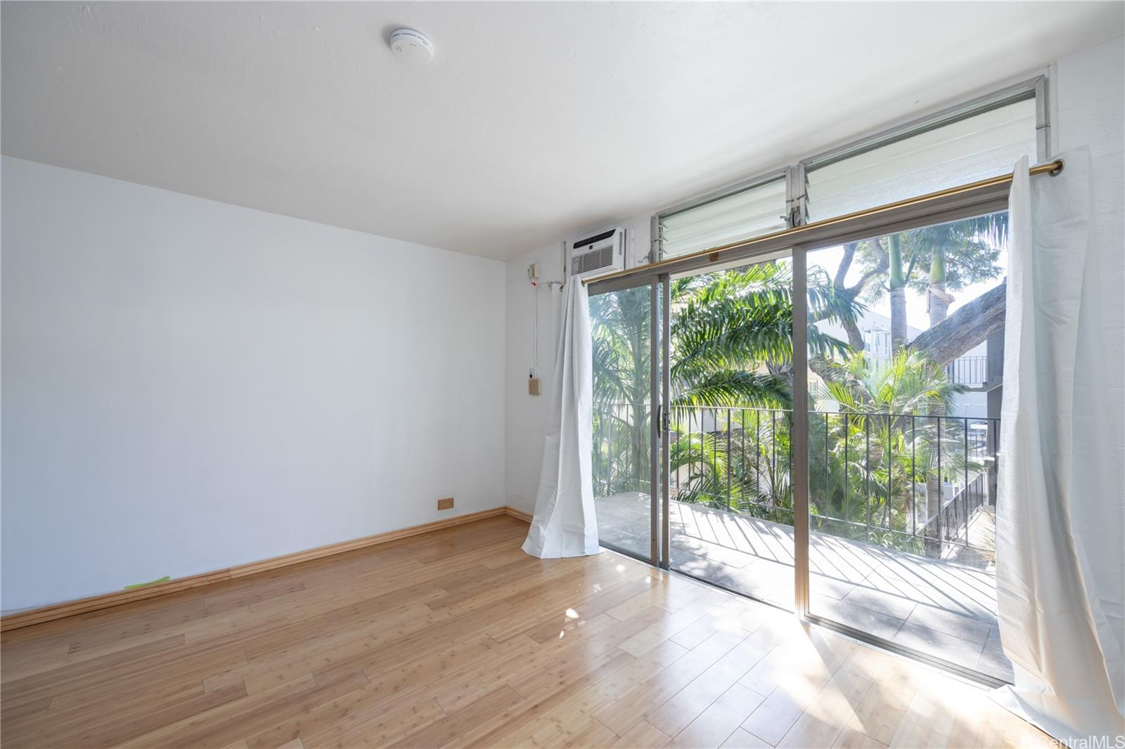 University Court Apts condo # 305, Honolulu, Hawaii - photo 2 of 17