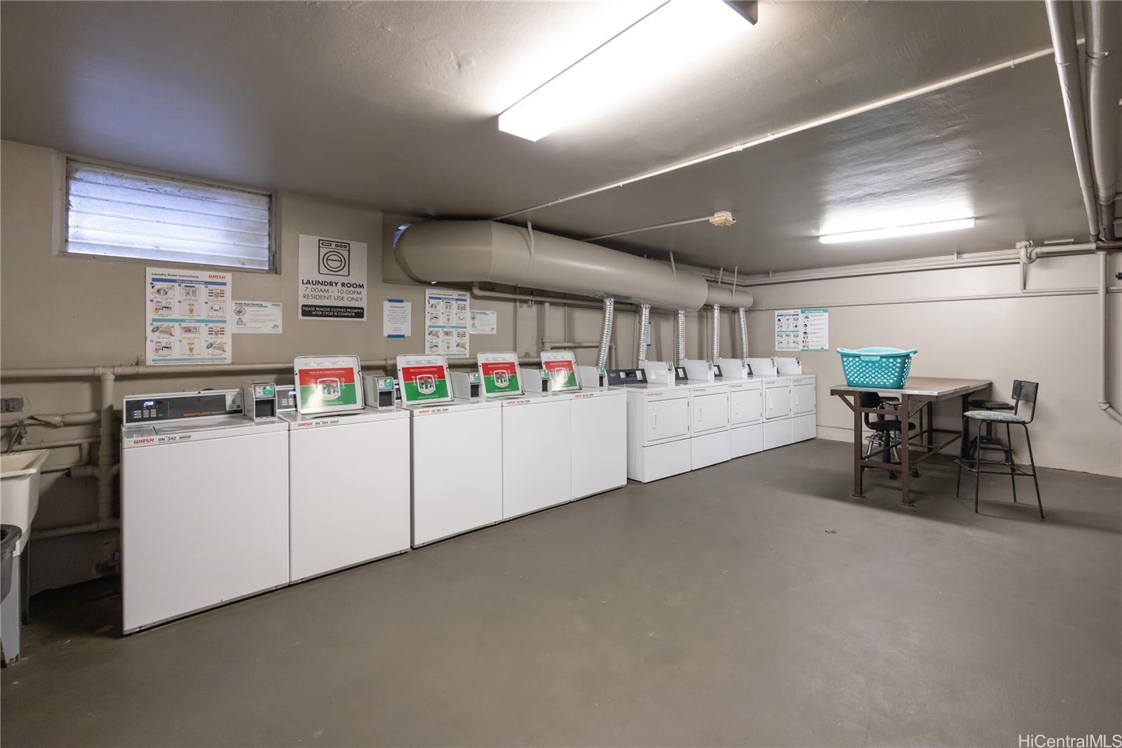 University Court Apts condo # 305, Honolulu, Hawaii - photo 15 of 17