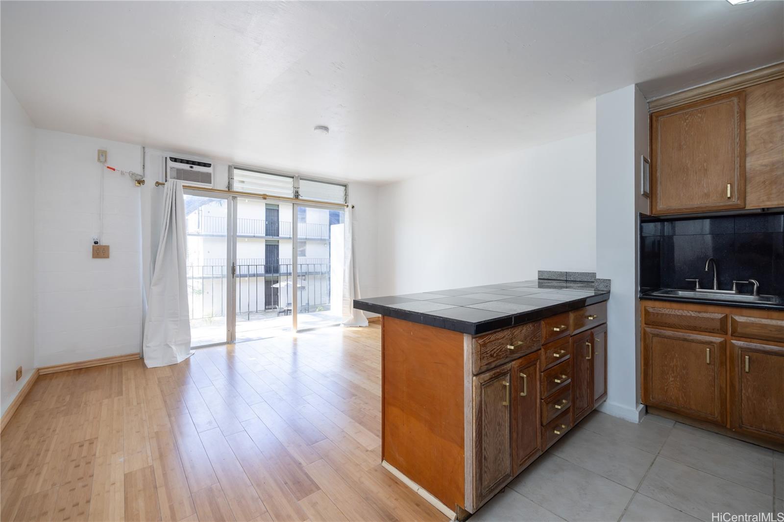 University Court Apts condo # 305, Honolulu, Hawaii - photo 6 of 17