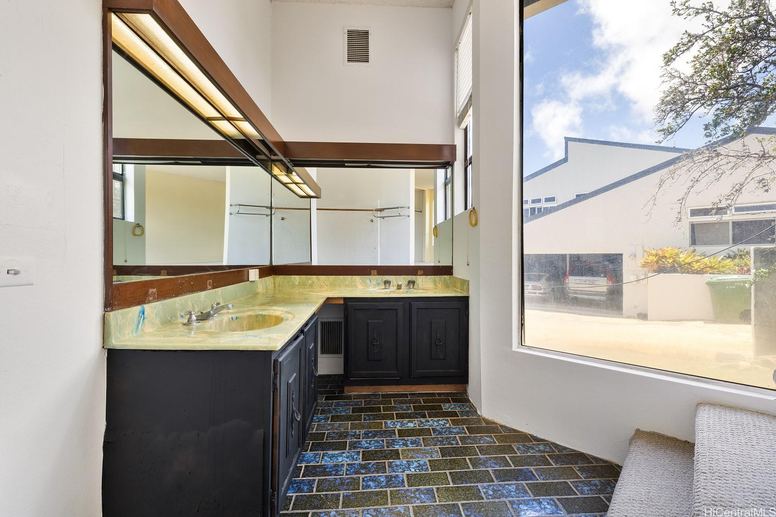 1918  Hawane Place Waialae Iki, Diamond Head home - photo 3 of 25