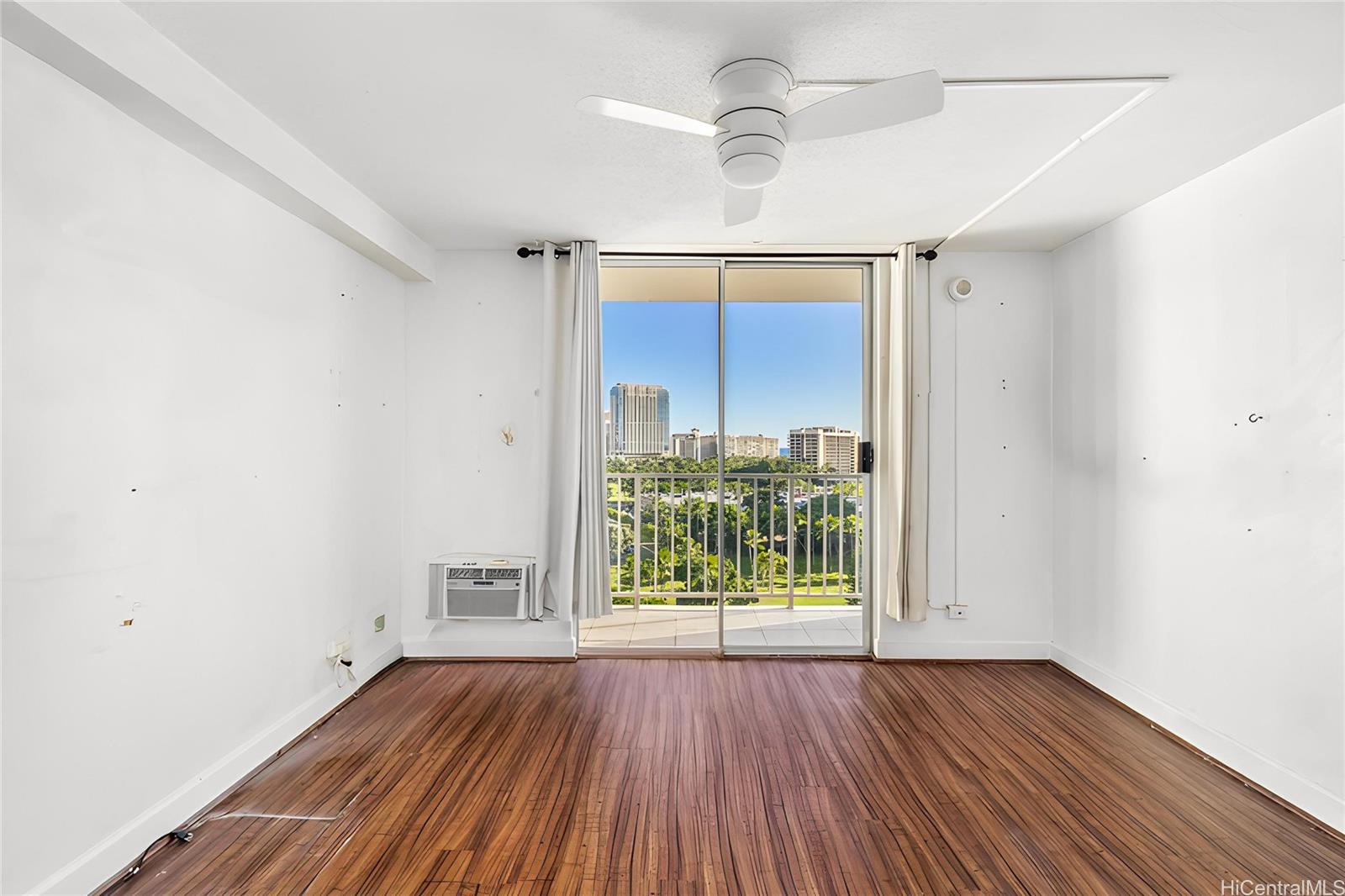 Inn On The Park condo # 1003, Honolulu, Hawaii - photo 2 of 10