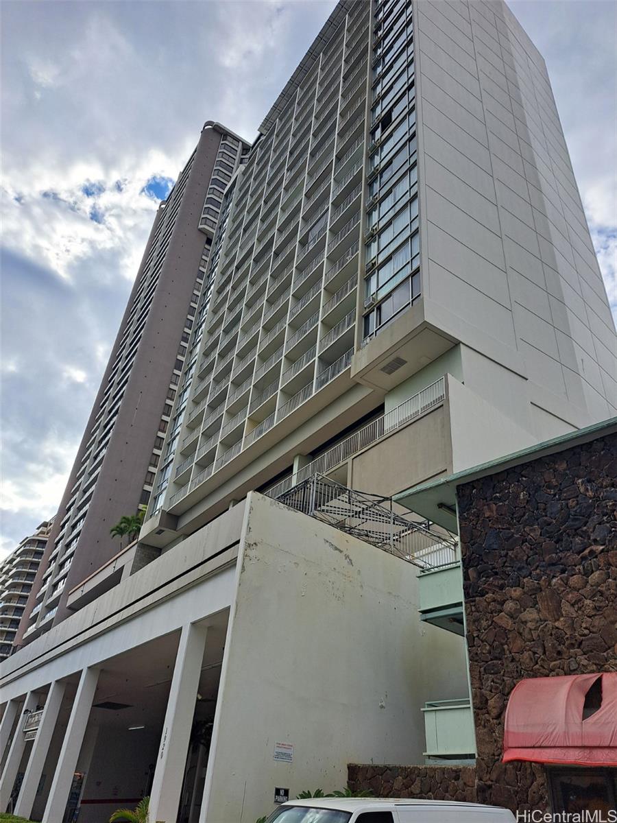 Inn on the Park condo # 1915, Honolulu, Hawaii - photo 3 of 6