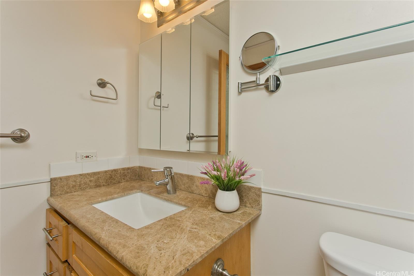 Inn On The Park condo # 2013, Honolulu, Hawaii - photo 14 of 17
