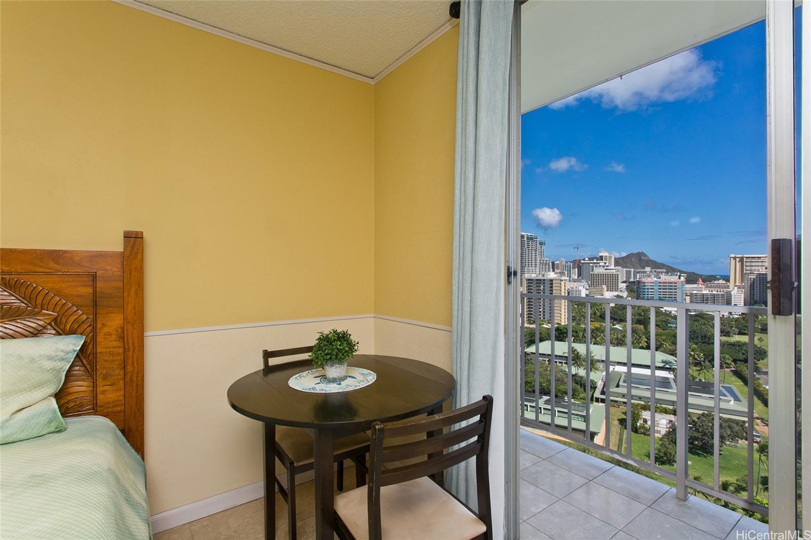 Inn On The Park condo # 2013, Honolulu, Hawaii - photo 4 of 17