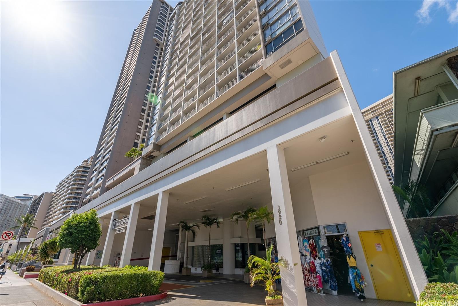 Inn On The Park condo # 2212, Honolulu, Hawaii - photo 2 of 20