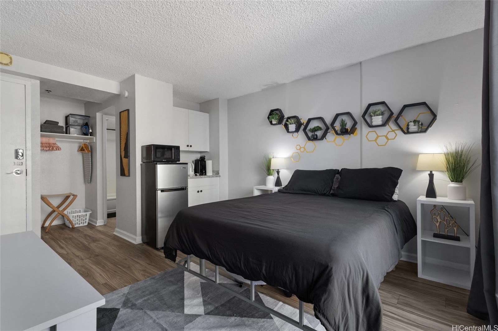 Inn on the Park condo # 602, Honolulu, Hawaii - photo 2 of 25