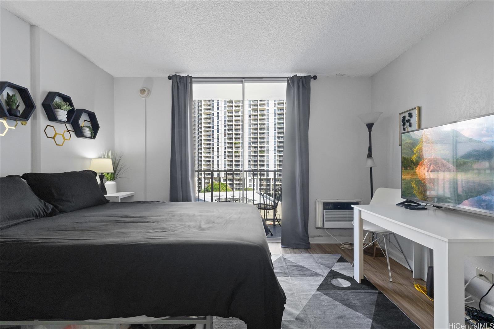 Inn on the Park condo # 602, Honolulu, Hawaii - photo 3 of 25