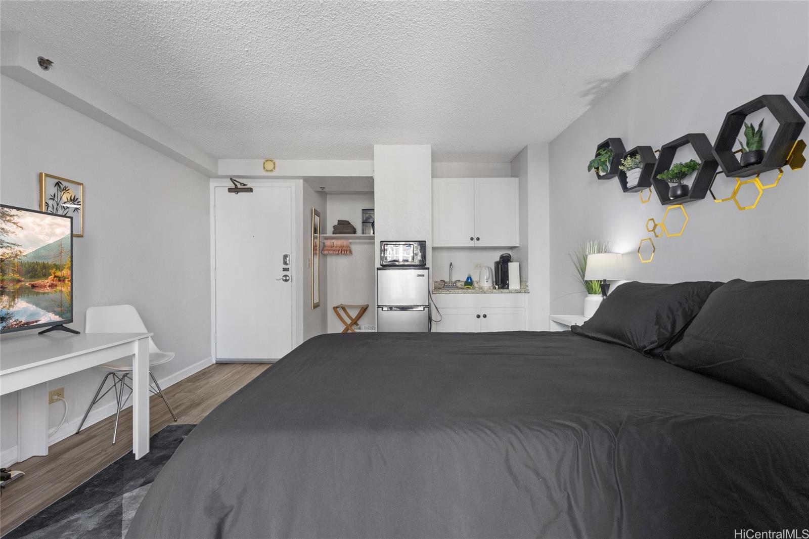 Inn on the Park condo # 602, Honolulu, Hawaii - photo 4 of 25