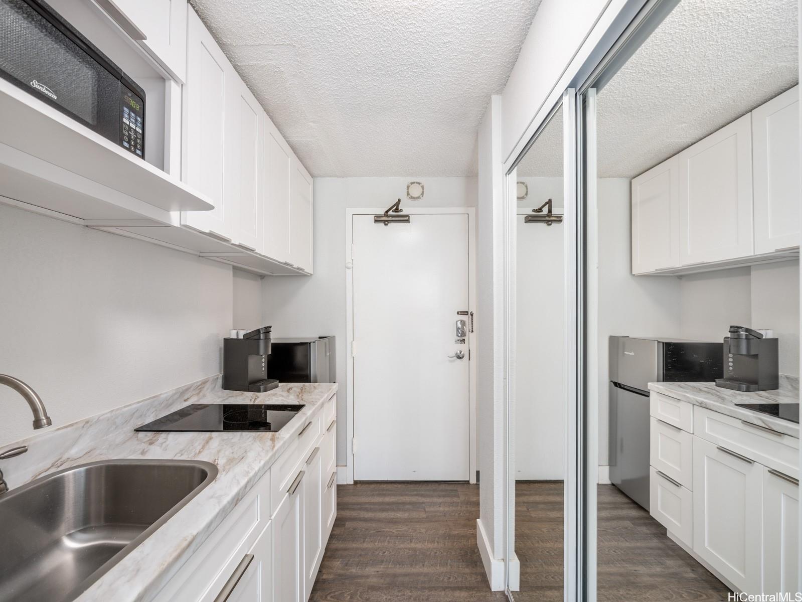 Inn On The Park condo # 706, Honolulu, Hawaii - photo 5 of 16