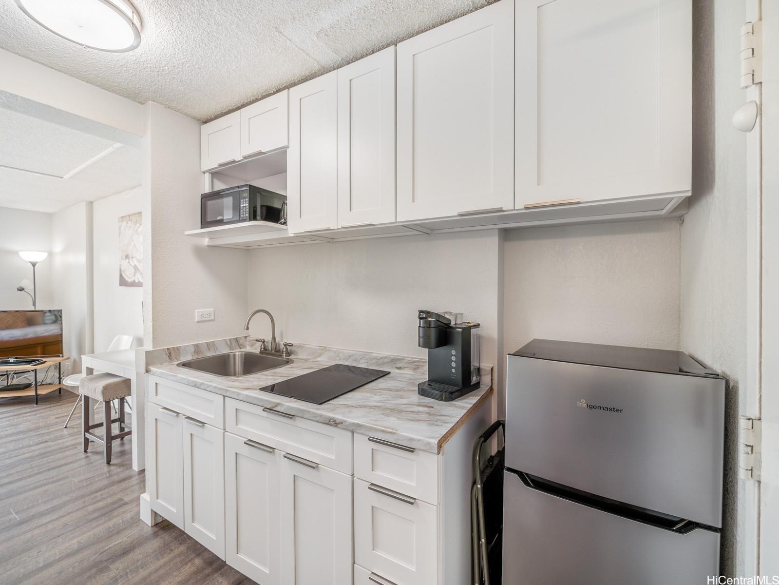 Inn On The Park condo # 706, Honolulu, Hawaii - photo 6 of 16