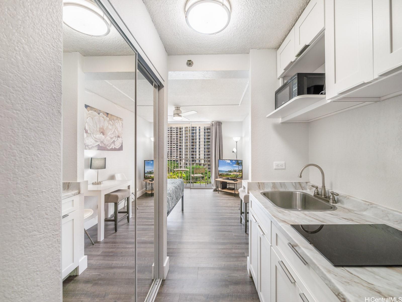 Inn On The Park condo # 706, Honolulu, Hawaii - photo 7 of 16