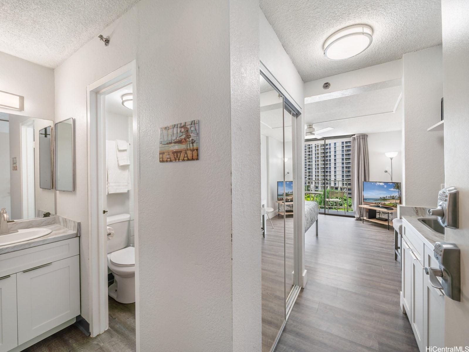 Inn On The Park condo # 706, Honolulu, Hawaii - photo 8 of 16