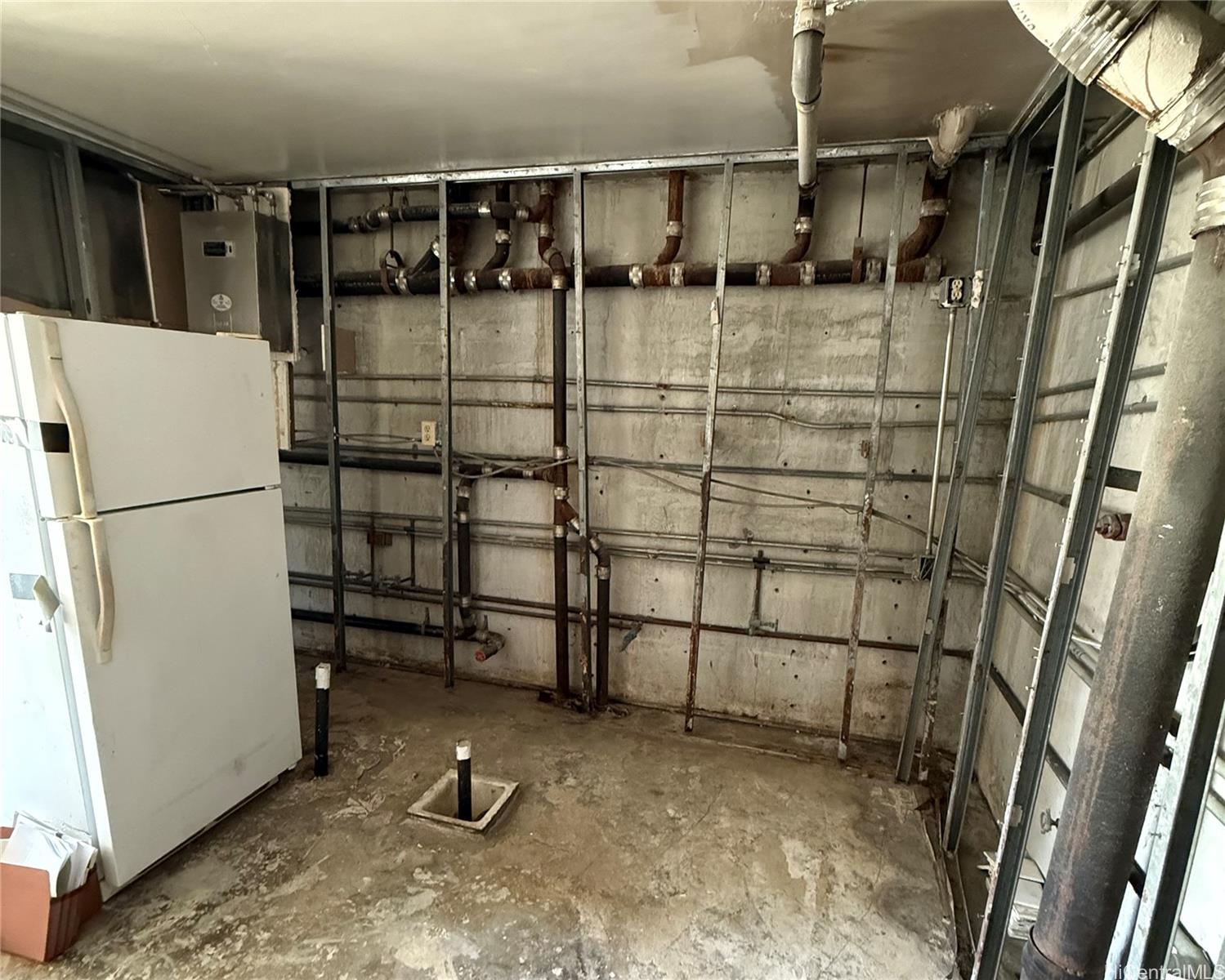 1920 Ala Moana Blvd Honolulu Oahu commercial real estate photo2 of 6