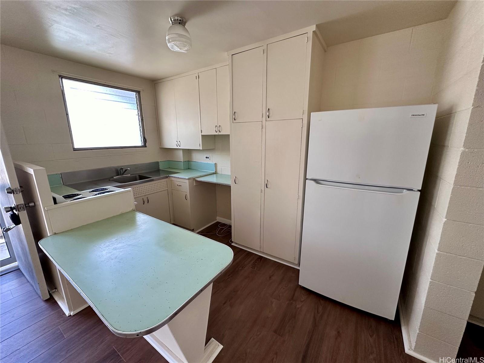 1920 Young Street Honolulu - Rental - photo 2 of 7