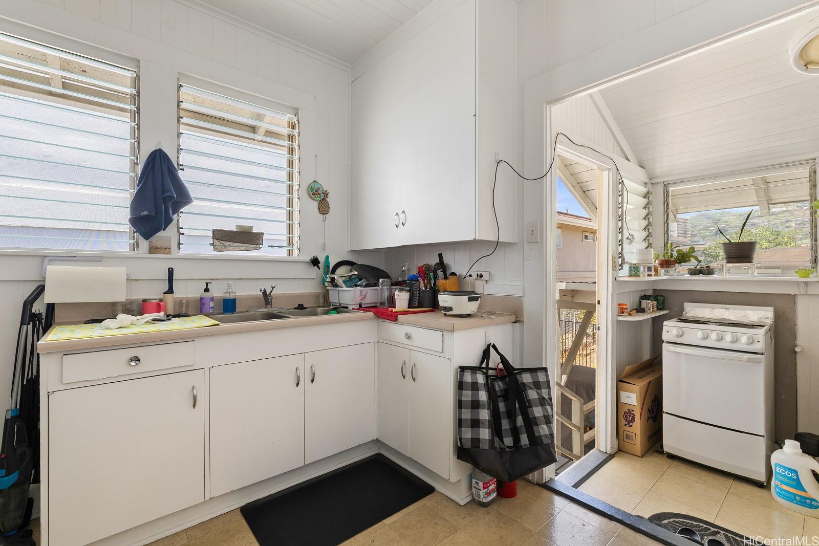 1924 Beretania Street Honolulu - Multi-family - photo 6 of 14