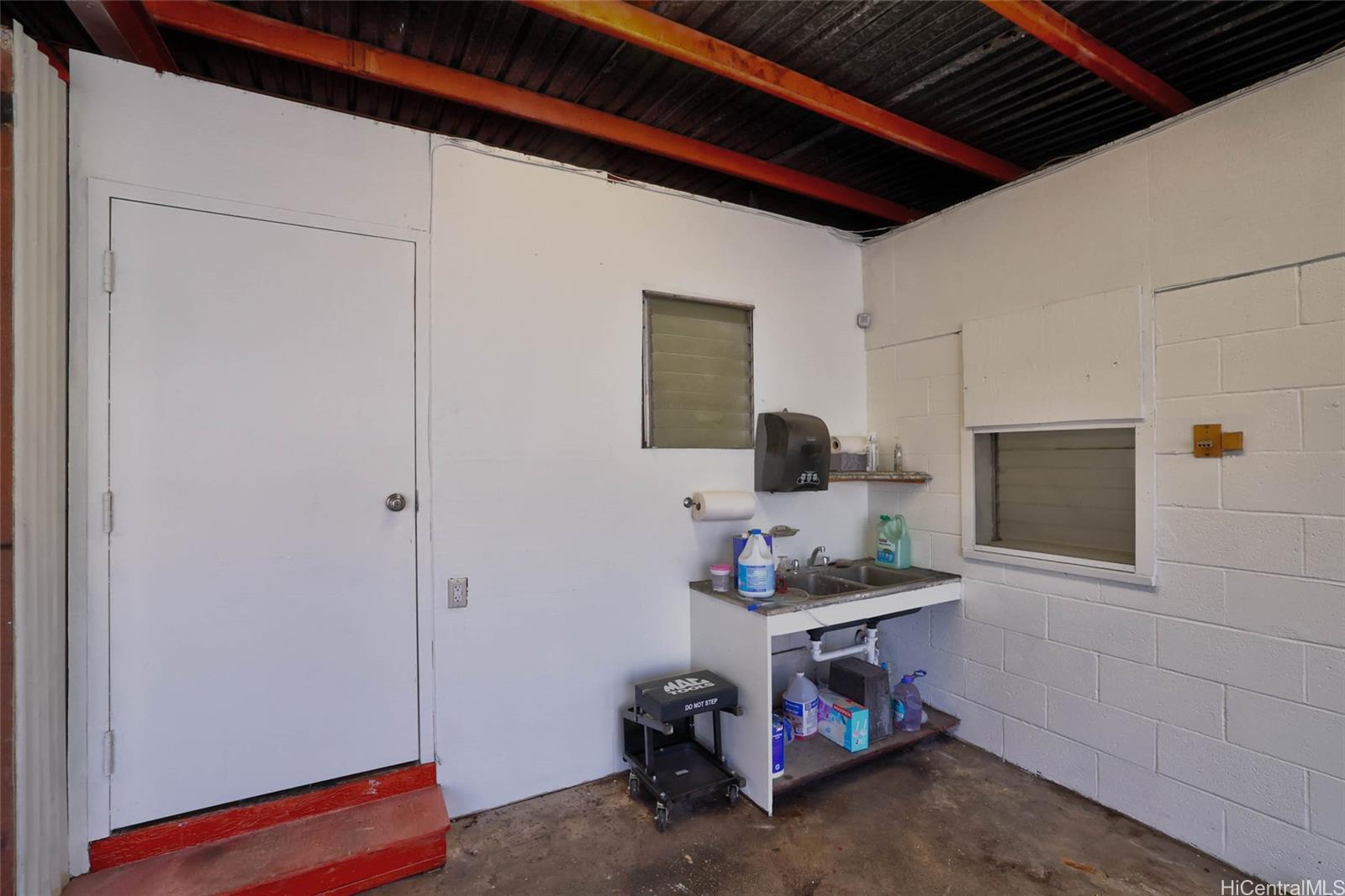 1924 Democrat St Honolulu Oahu commercial real estate photo9 of 16