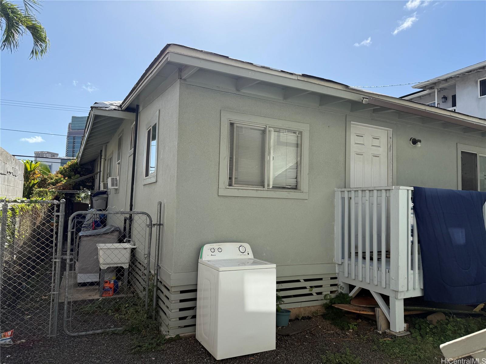 1924 Fern Street Honolulu - Multi-family - photo 6 of 7