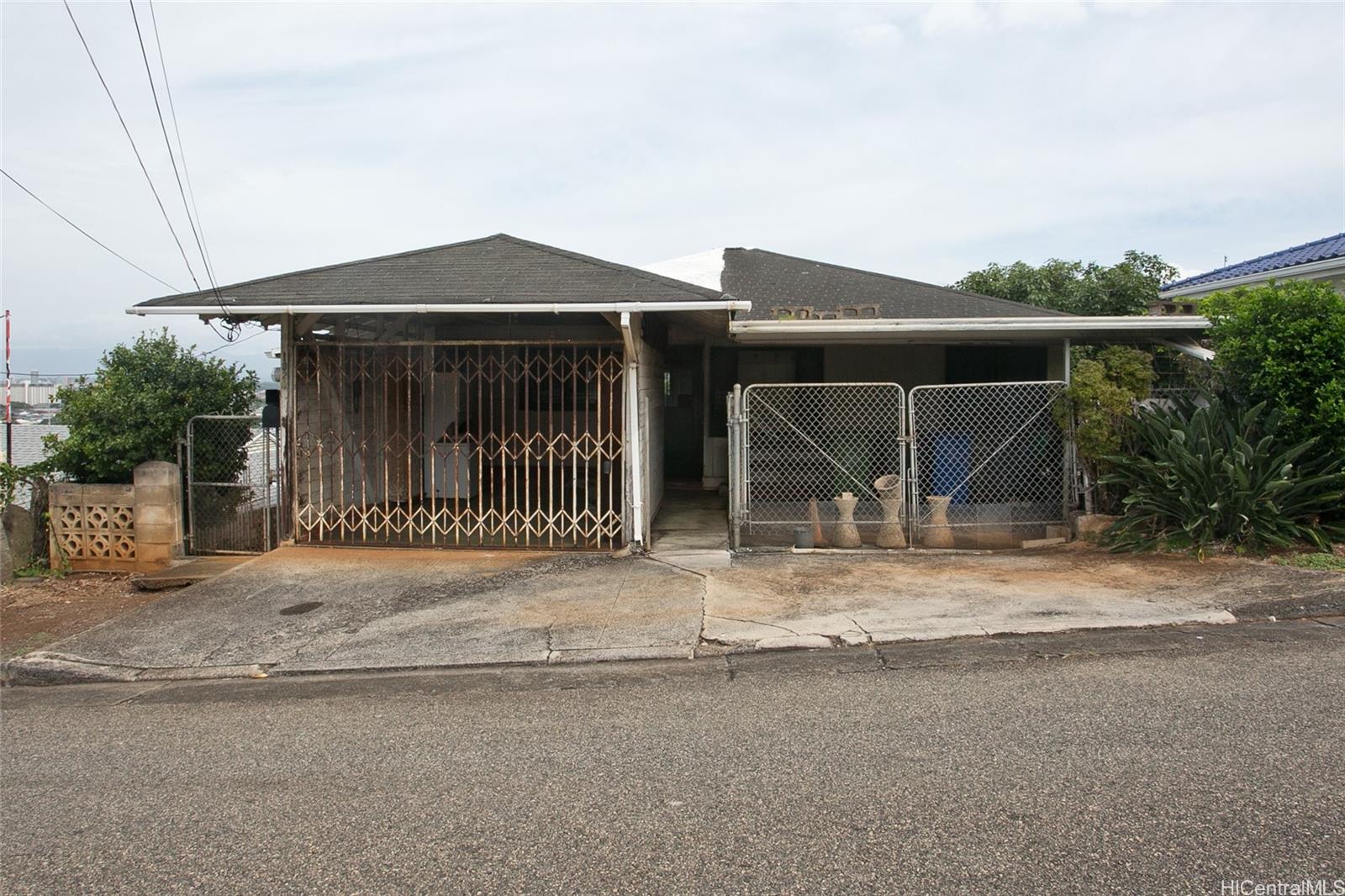 1924  Skyline Drive Kamehameha Heights, Honolulu home - photo 2 of 16