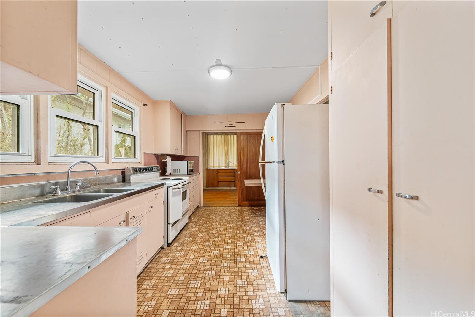 1926  Ualakaa St Ualakaa, Honolulu home - photo 9 of 20