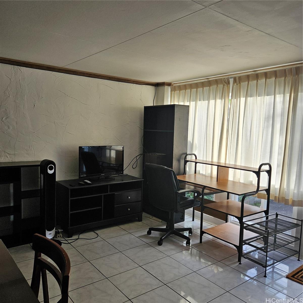 1927 Mott Smith Dr Honolulu - Rental - photo 2 of 11