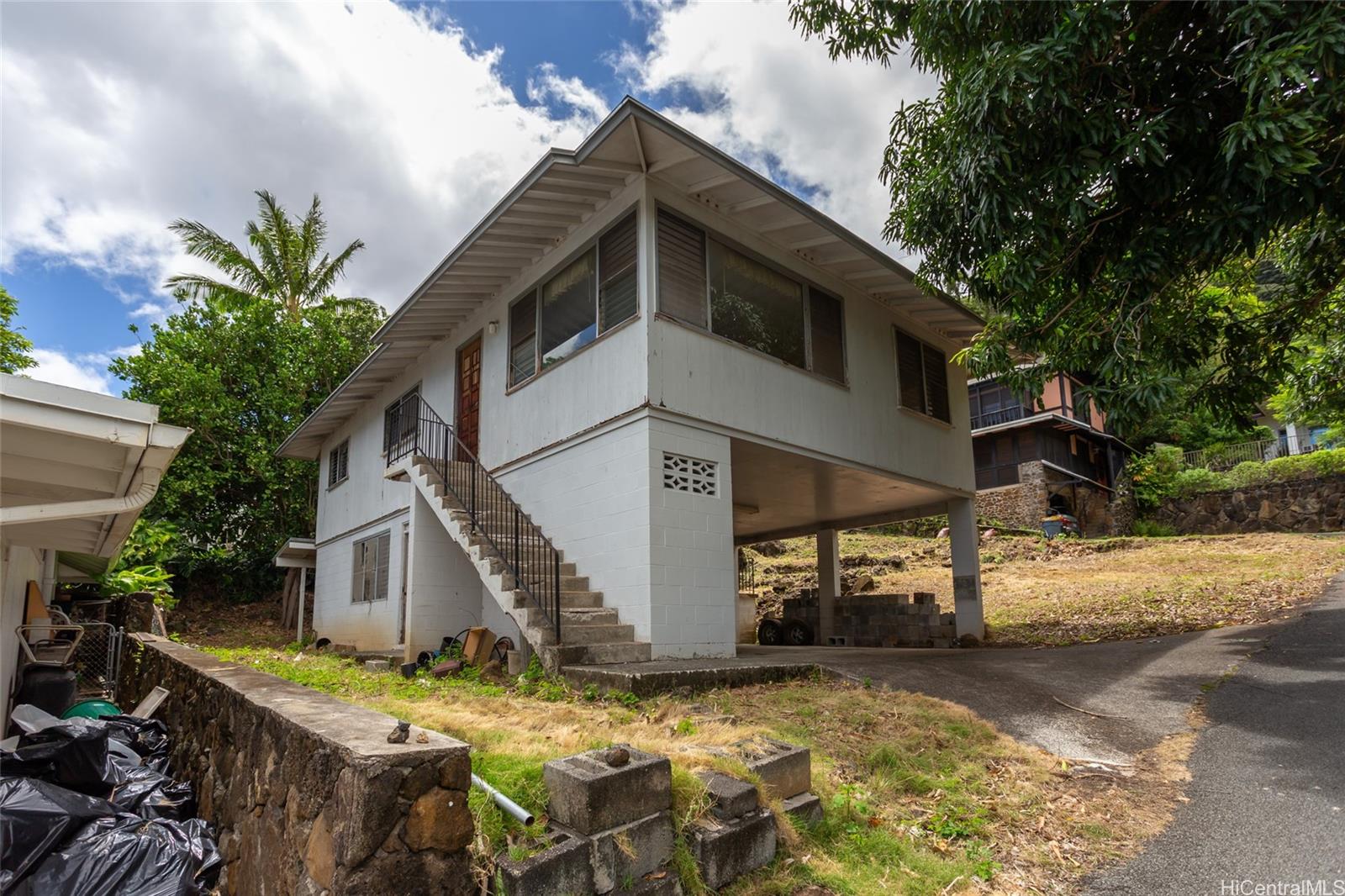 1927  Uluwehi Place Manoa Area, Honolulu home - photo 2 of 24