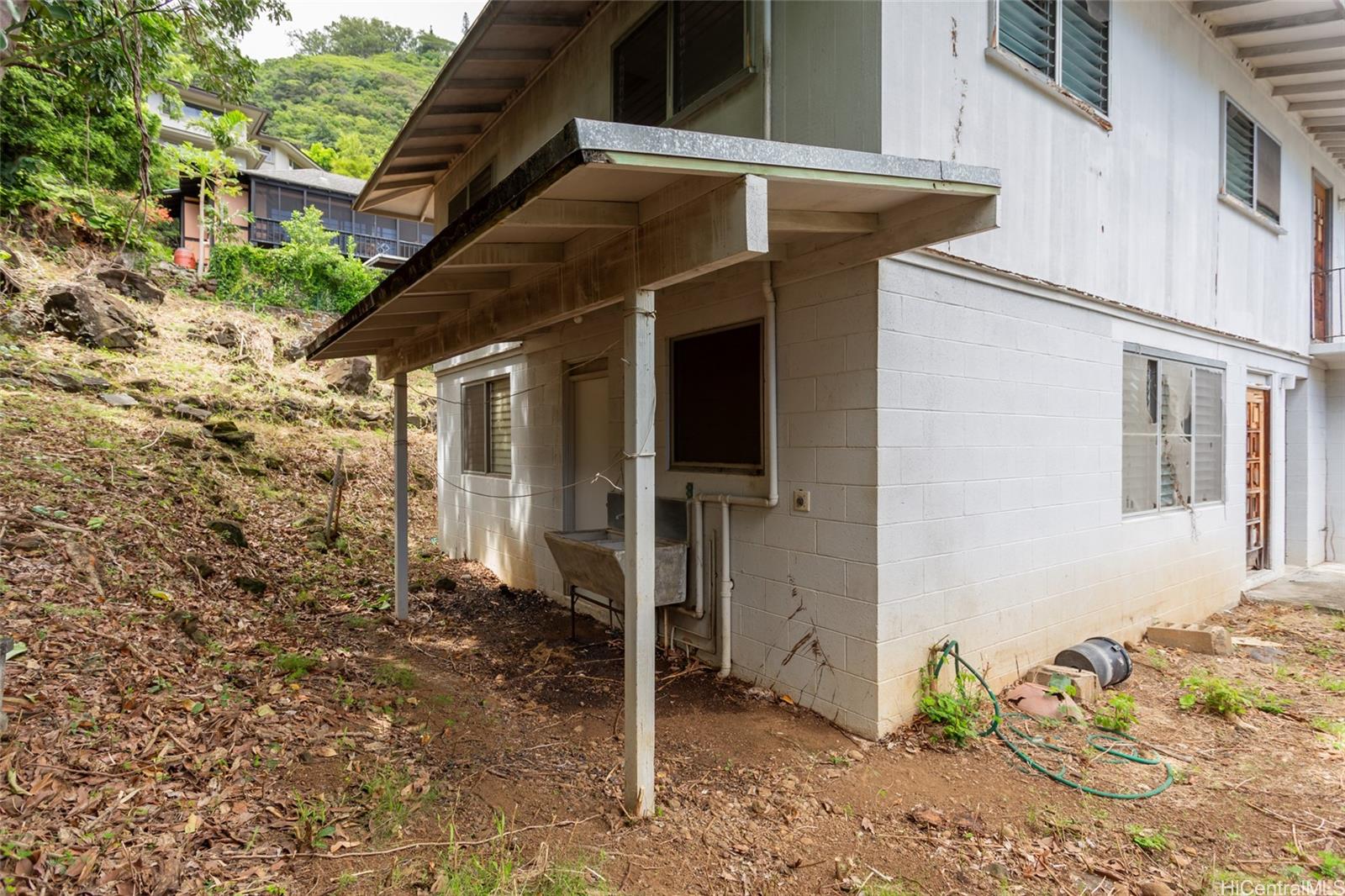 1927  Uluwehi Place Manoa Area, Honolulu home - photo 11 of 24