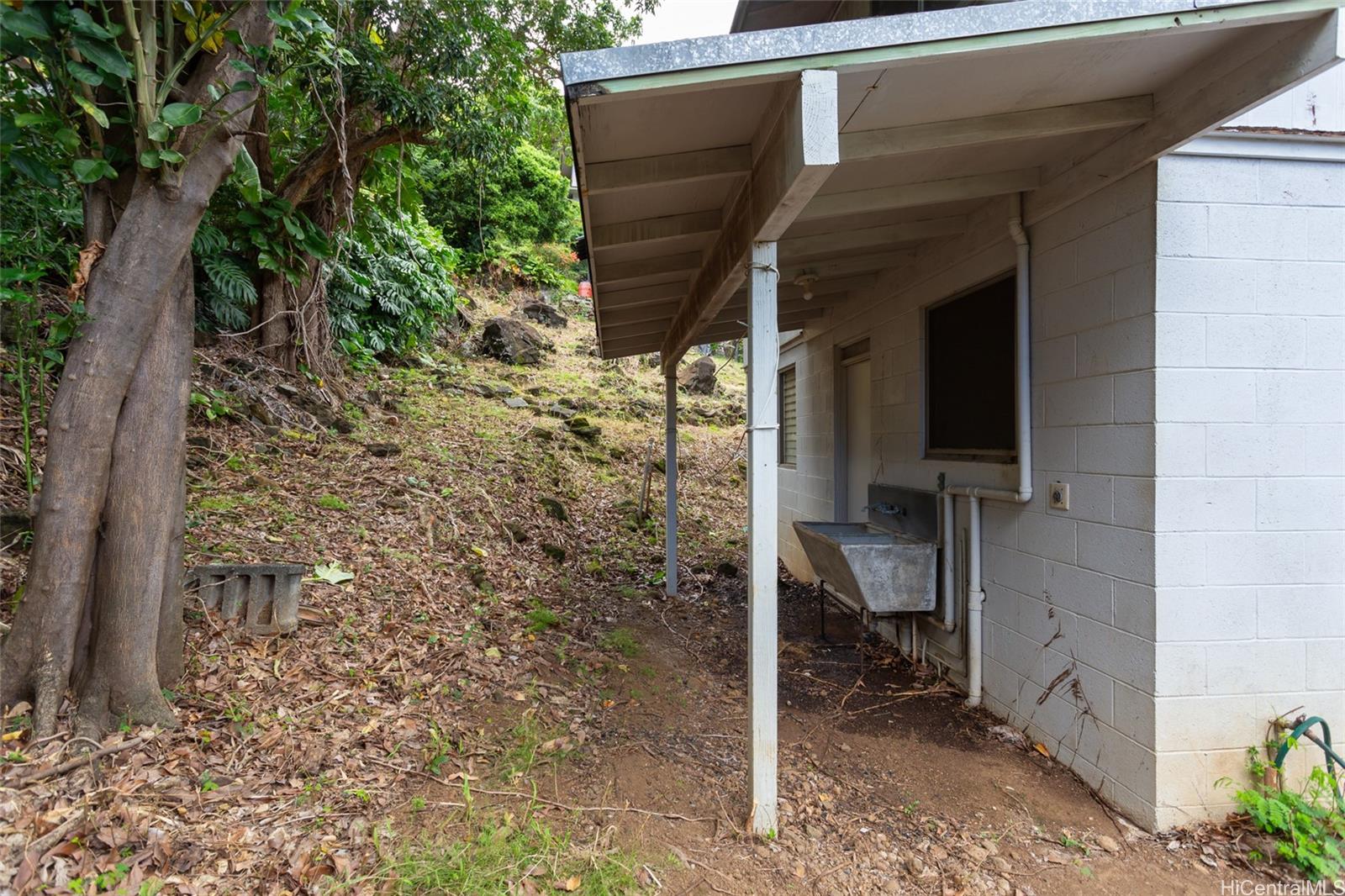 1927  Uluwehi Place Manoa Area, Honolulu home - photo 12 of 24