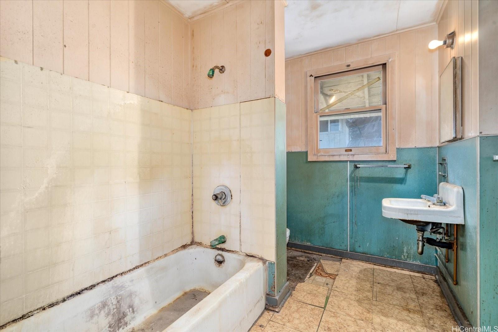 1929  Hanu Ln Kalihi-lower, Honolulu home - photo 7 of 20