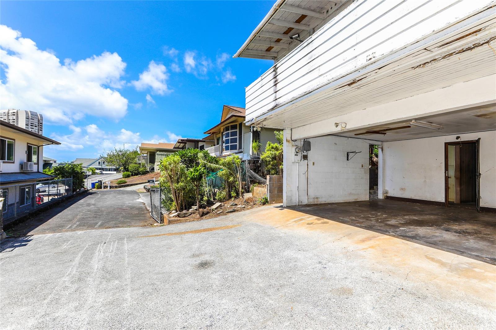 1929  Nehoa Place Makiki Heights, Honolulu home - photo 2 of 25