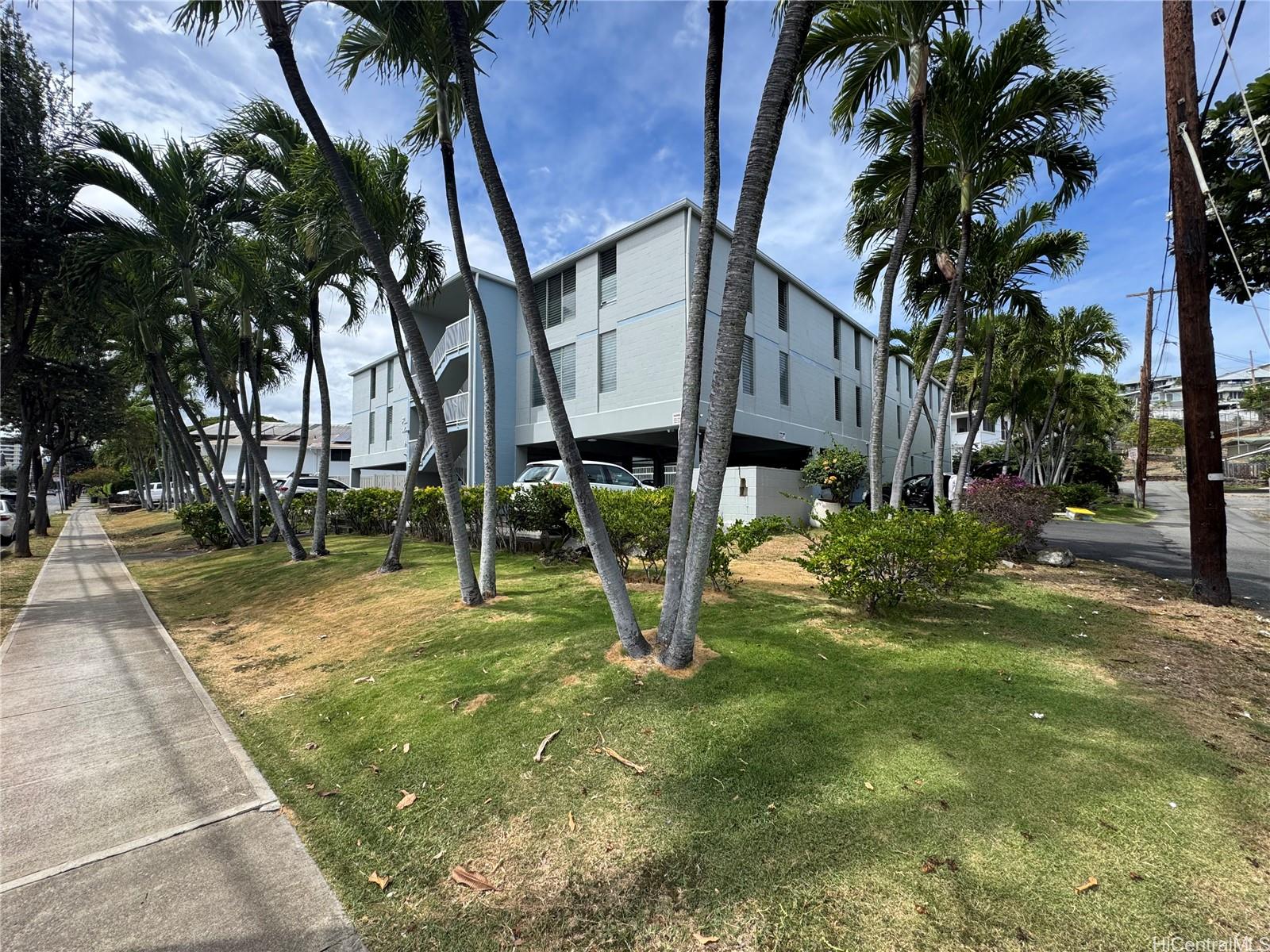 Punahou Marquis condo # 201, Honolulu, Hawaii - photo 2 of 18
